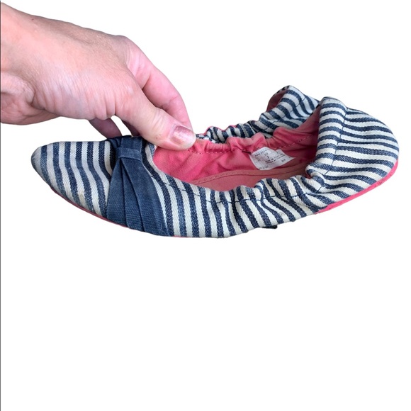3/$25 Keens Little Girl Size 3 Vertical  Blue & White Stripe with Bow Flats - Picture 3 of 5